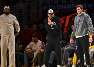 爱游戏官方主页-关于雄鹿球星三分绝杀，全场观众热烈欢呼，全部活动继续只要.的信息