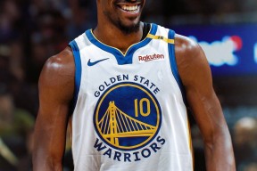 爱游戏赛事中心-巴特勒迎来二十赛季出色发挥，G2观众热烈欢呼！